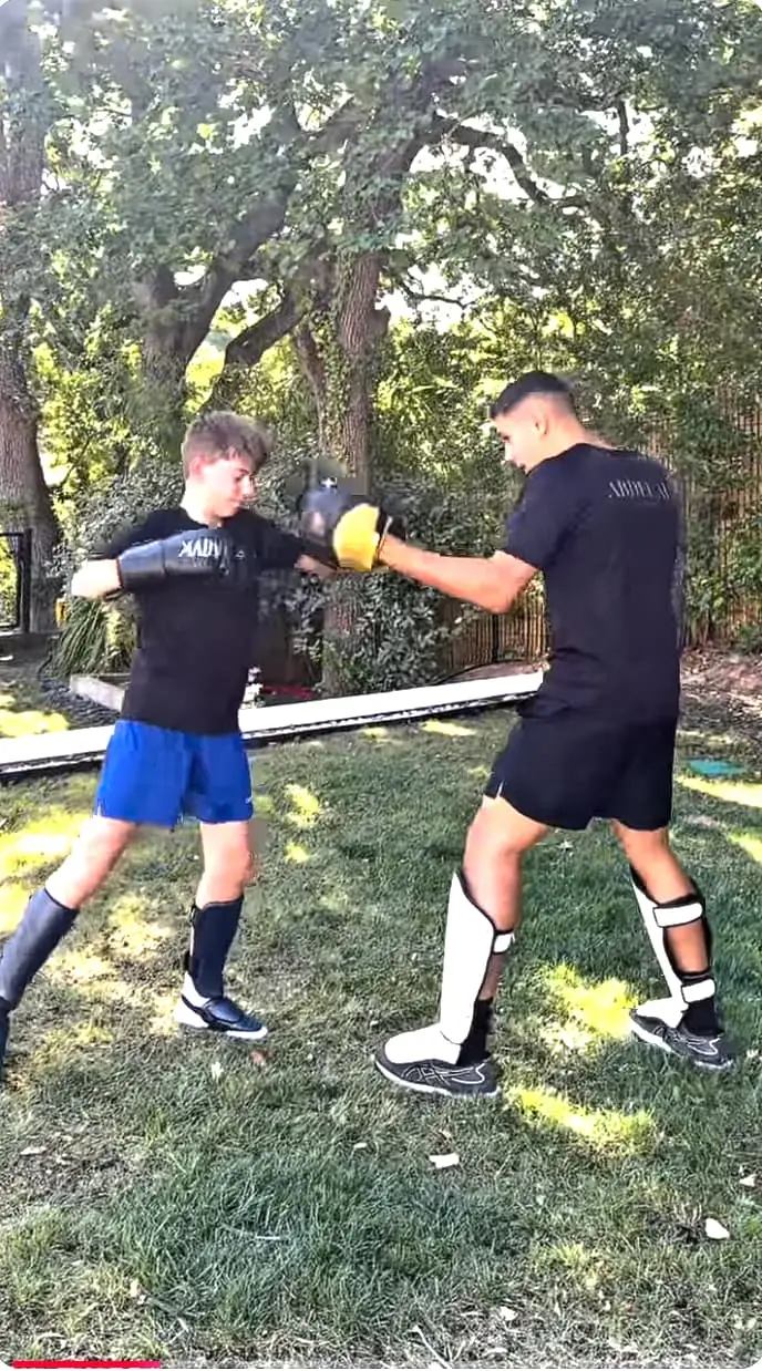 Coaching sportif en boxe à Marseille et Aix-en-Provence avec Elies Abdelali, kick-boxeur pro.
