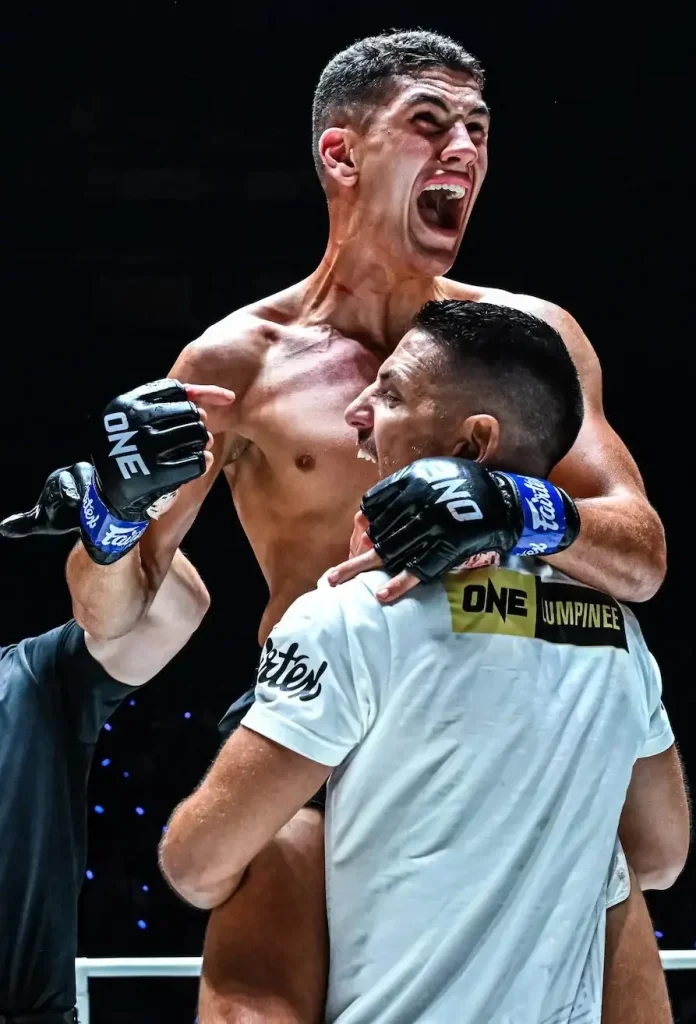 Découvre le palmarès d'Elies Abdelali : champion de France à ONE Championchip, multiple titres, victoires en KO. Un kick boxeur professionnel de la team Payan