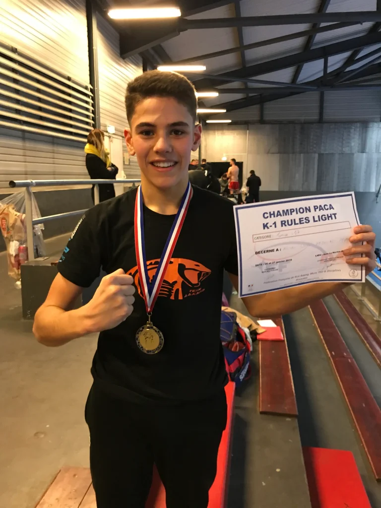 De vice-champion de France à coach DEJEPS diplômé : découvrez mon parcours ; kick-boxeur pro et coach à Marseille. Une histoire de travail, de passion... Elies Abdelali